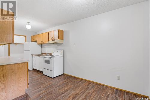 529 8Th Street E, Prince Albert, SK - Indoor Photo Showing Kitchen