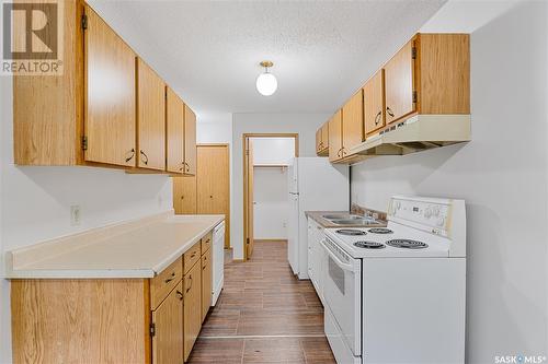 529 8Th Street E, Prince Albert, SK - Indoor Photo Showing Kitchen