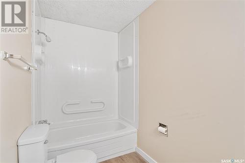 529 8Th Street E, Prince Albert, SK - Indoor Photo Showing Bathroom