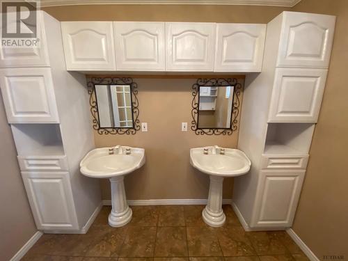 59 Mckelvie Ave, Kirkland Lake, ON - Indoor Photo Showing Bathroom