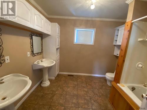 59 Mckelvie Ave, Kirkland Lake, ON - Indoor Photo Showing Bathroom