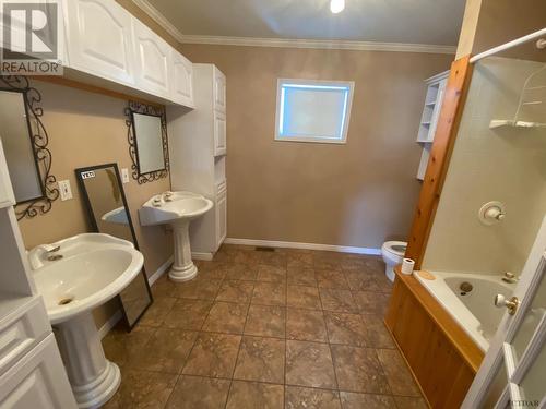 59 Mckelvie Ave, Kirkland Lake, ON - Indoor Photo Showing Bathroom