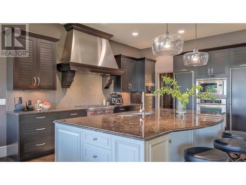 1749 Capistrano Drive, Kelowna, BC - Indoor Photo Showing Kitchen With Upgraded Kitchen