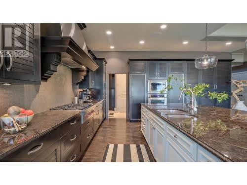 1749 Capistrano Drive, Kelowna, BC - Indoor Photo Showing Kitchen With Double Sink With Upgraded Kitchen