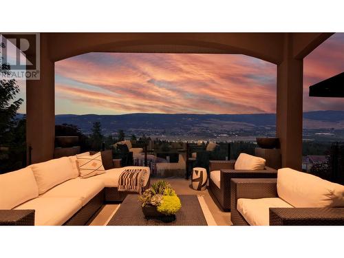 1749 Capistrano Drive, Kelowna, BC -  Photo Showing Living Room