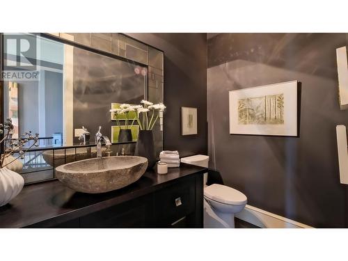 1749 Capistrano Drive, Kelowna, BC - Indoor Photo Showing Bathroom