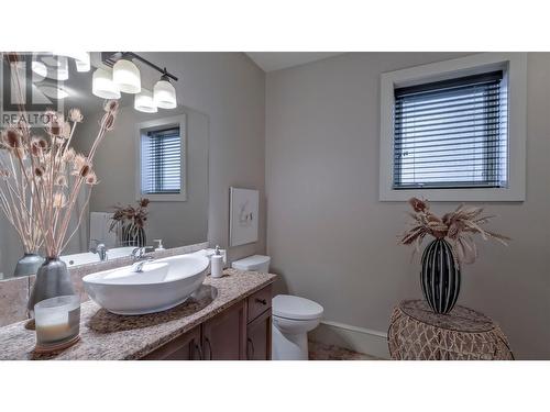 1749 Capistrano Drive, Kelowna, BC - Indoor Photo Showing Bathroom