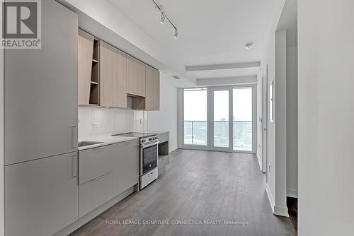 4911 - 3900 Confederation Parkway, Mississauga (City Centre), ON - Indoor Photo Showing Kitchen