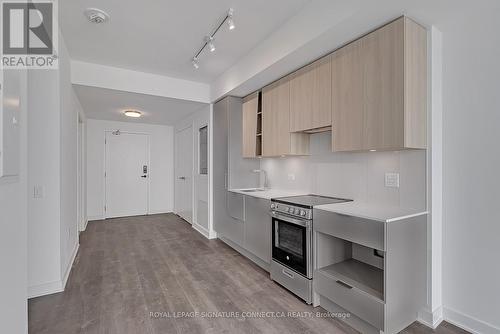 4911 - 3900 Confederation Parkway, Mississauga (City Centre), ON - Indoor Photo Showing Kitchen