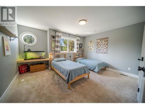 6040 Parnaby Road, Cranbrook, BC - Indoor Photo Showing Bedroom