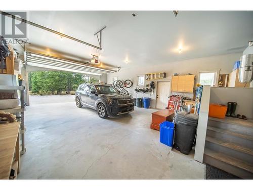 6040 Parnaby Road, Cranbrook, BC - Indoor Photo Showing Garage