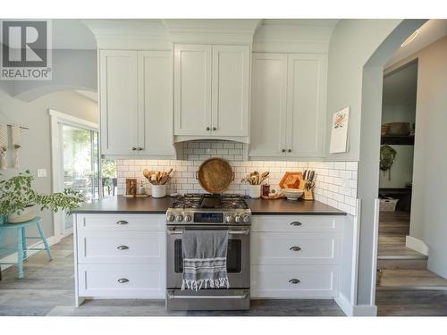 6040 Parnaby Road, Cranbrook, BC - Indoor Photo Showing Kitchen With Upgraded Kitchen