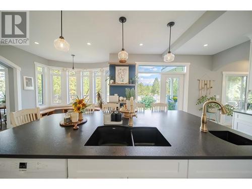 6040 Parnaby Road, Cranbrook, BC - Indoor Photo Showing Kitchen With Double Sink