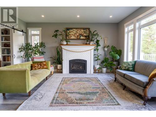 6040 Parnaby Road, Cranbrook, BC - Indoor Photo Showing Living Room With Fireplace