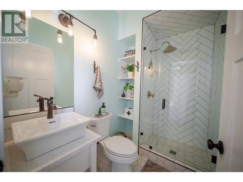 6040 Parnaby Road, Cranbrook, BC - Indoor Photo Showing Bathroom