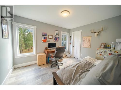 6040 Parnaby Road, Cranbrook, BC - Indoor Photo Showing Bedroom