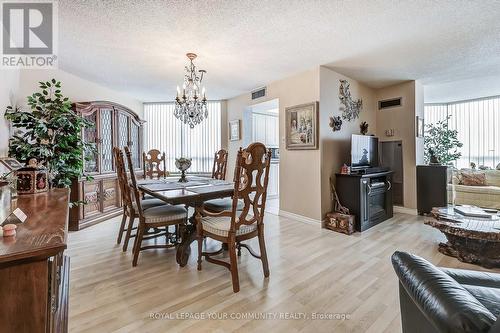 1611 - 7420 Bathurst Street N, Vaughan, ON - Indoor Photo Showing Dining Room