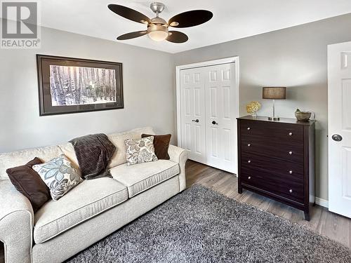 6 - 179 Herchimer Avenue, Belleville, ON - Indoor Photo Showing Living Room