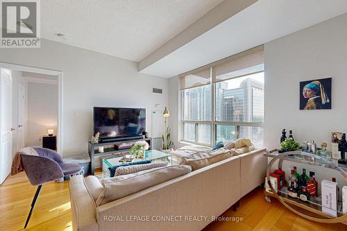 #1802 - 188 Doris Avenue, Toronto (Willowdale East), ON - Indoor Photo Showing Living Room