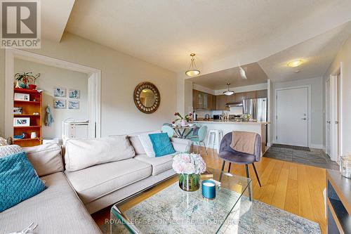 #1802 - 188 Doris Avenue, Toronto, ON - Indoor Photo Showing Living Room