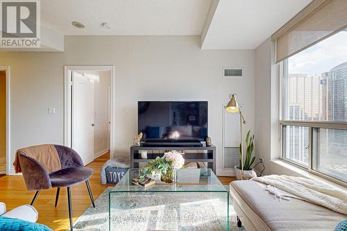 #1802 - 188 Doris Avenue, Toronto, ON - Indoor Photo Showing Living Room