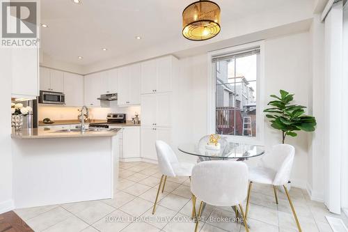 343 Luck Court, Newmarket, ON - Indoor Photo Showing Dining Room