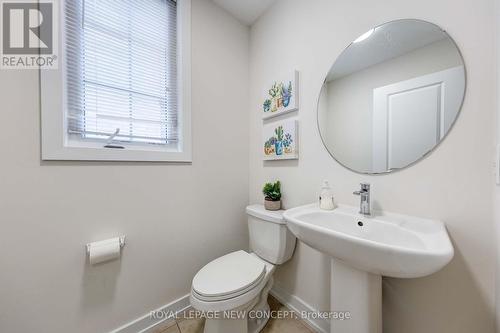 343 Luck Court, Newmarket, ON - Indoor Photo Showing Bathroom