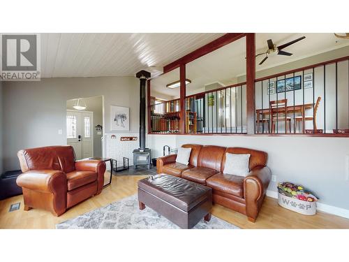 2309 4Th  S Street, Cranbrook, BC - Indoor Photo Showing Living Room