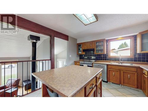 2309 4Th  S Street, Cranbrook, BC - Indoor Photo Showing Kitchen With Double Sink