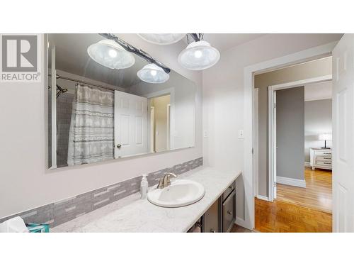 2309 4Th  S Street, Cranbrook, BC - Indoor Photo Showing Bathroom