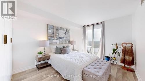 810 - 330 Rathburn Road W, Mississauga, ON - Indoor Photo Showing Bedroom