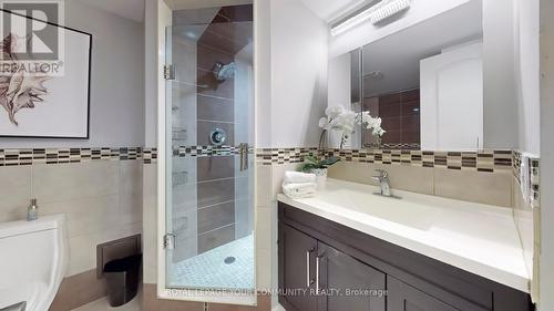 810 - 330 Rathburn Road W, Mississauga, ON - Indoor Photo Showing Bathroom