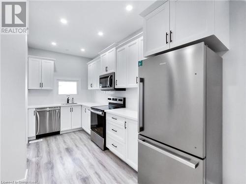 221 Glendale Avenue N, Hamilton, ON - Indoor Photo Showing Kitchen