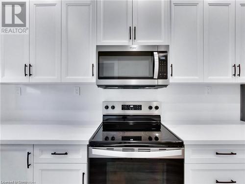 221 Glendale Avenue N, Hamilton, ON - Indoor Photo Showing Kitchen