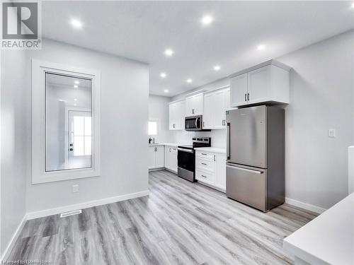 221 Glendale Avenue N, Hamilton, ON - Indoor Photo Showing Kitchen