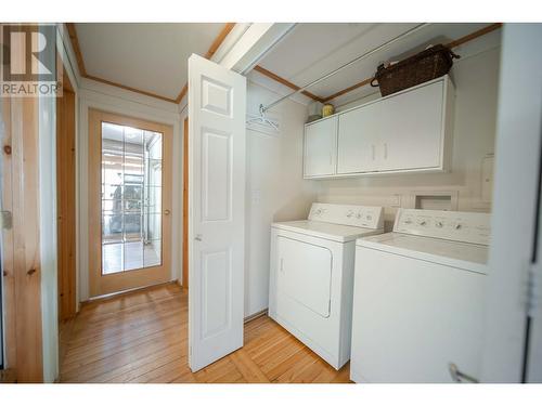 8251 Perry Creek Road, Cranbrook, BC - Indoor Photo Showing Laundry Room