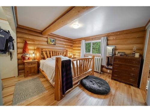 8251 Perry Creek Road, Cranbrook, BC - Indoor Photo Showing Bedroom