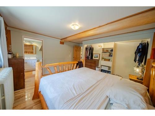 8251 Perry Creek Road, Cranbrook, BC - Indoor Photo Showing Bedroom