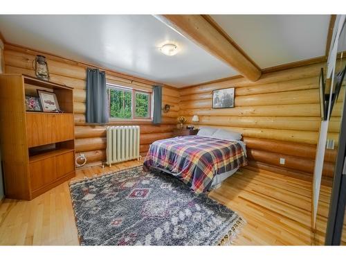 8251 Perry Creek Road, Cranbrook, BC - Indoor Photo Showing Bedroom