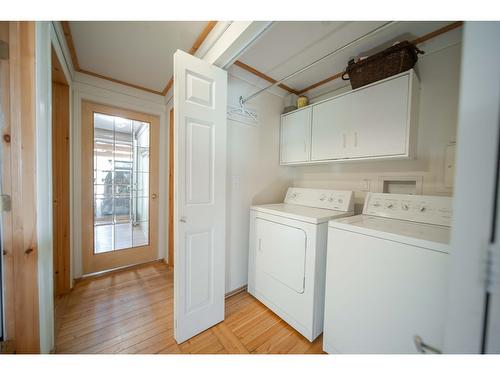 8251 Perry Creek Road, Cranbrook, BC - Indoor Photo Showing Laundry Room