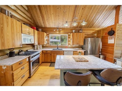 8251 Perry Creek Road, Cranbrook, BC - Indoor Photo Showing Kitchen