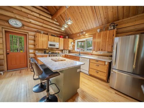 8251 Perry Creek Road, Cranbrook, BC - Indoor Photo Showing Kitchen