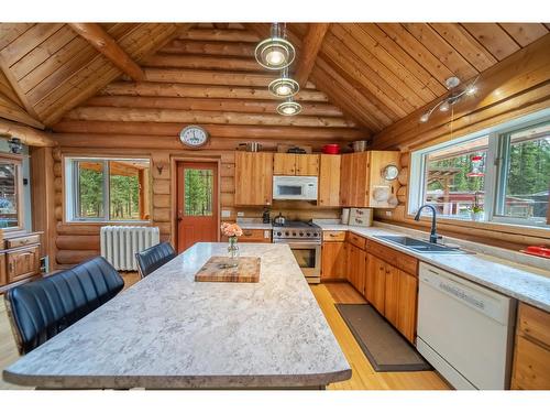 8251 Perry Creek Road, Cranbrook, BC - Indoor Photo Showing Kitchen With Double Sink