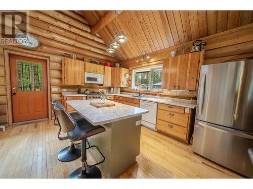 8251 Perry Creek Road, Cranbrook, BC - Indoor Photo Showing Kitchen