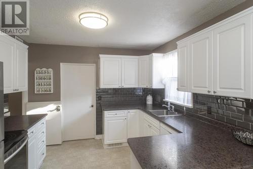 1835 Hamilton Avenue, Thunder Bay, ON - Indoor Photo Showing Kitchen