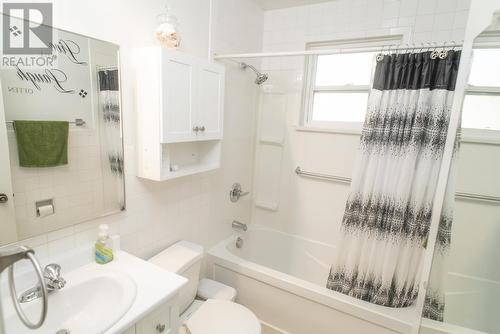 1835 Hamilton Avenue, Thunder Bay, ON - Indoor Photo Showing Bathroom