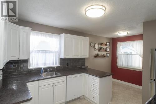 1835 Hamilton Avenue, Thunder Bay, ON - Indoor Photo Showing Kitchen