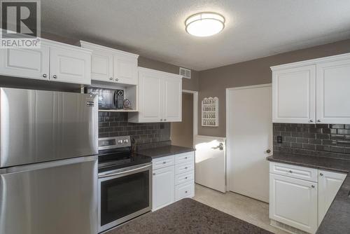 1835 Hamilton Avenue, Thunder Bay, ON - Indoor Photo Showing Kitchen