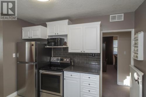 1835 Hamilton Avenue, Thunder Bay, ON - Indoor Photo Showing Kitchen