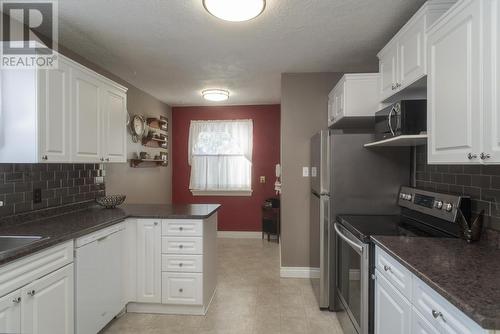 1835 Hamilton Avenue, Thunder Bay, ON - Indoor Photo Showing Kitchen